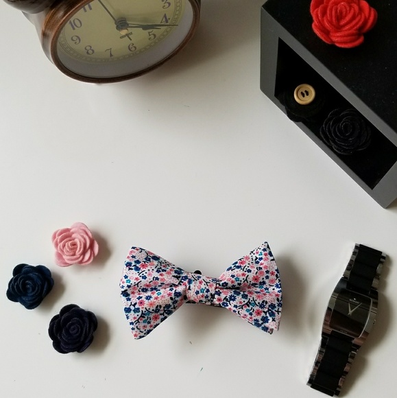 EXPRESS MODERN BOW TIE - NWOT - Picture 3 of 3